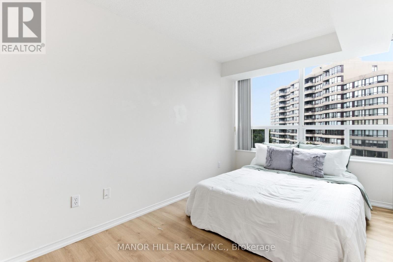 #814 11 TOWNSGATE DRIVE - 31