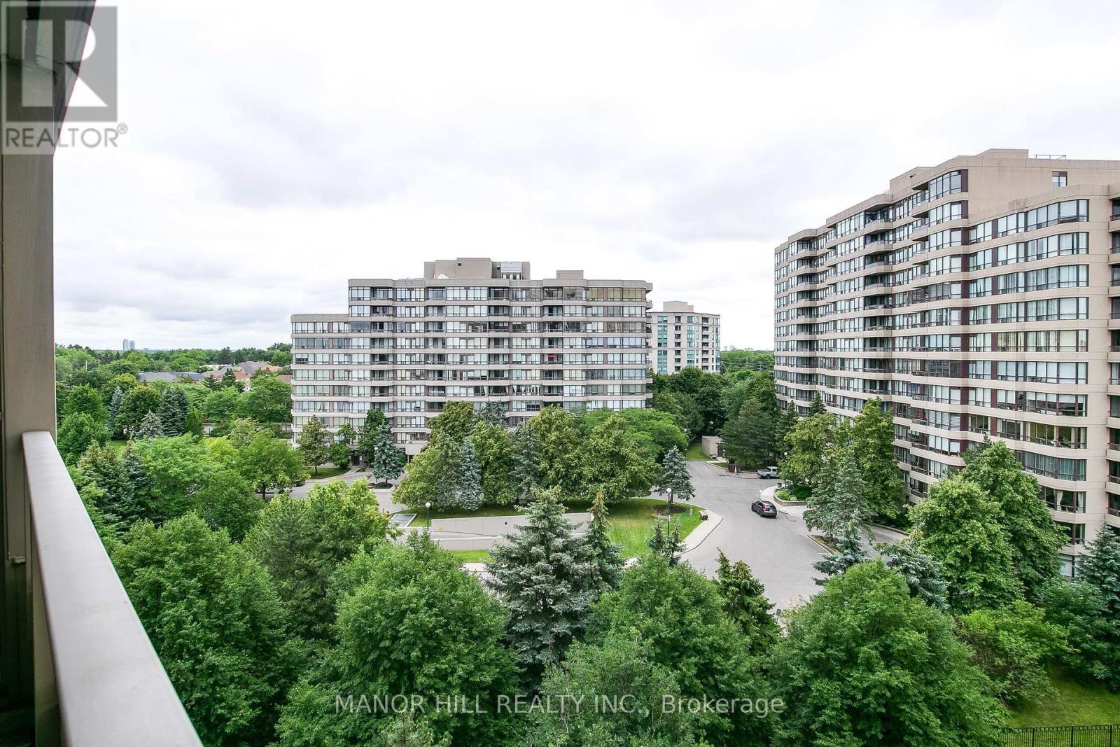 #814 11 TOWNSGATE DRIVE - 36