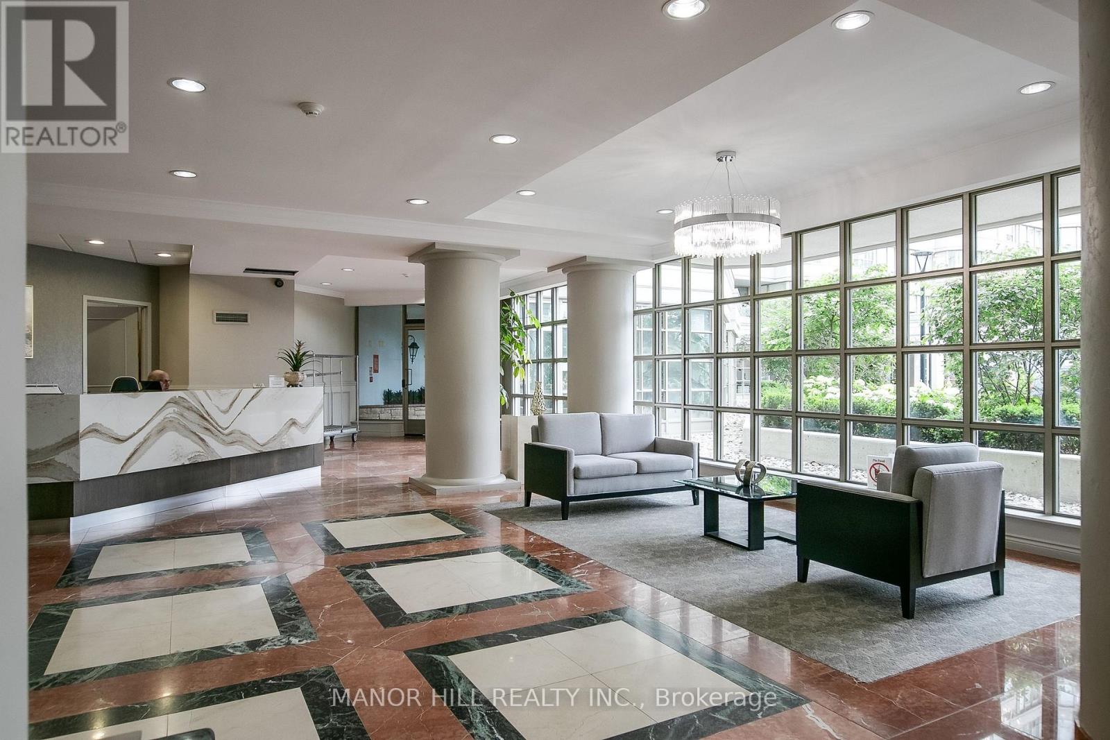 #814 11 TOWNSGATE DRIVE - 47