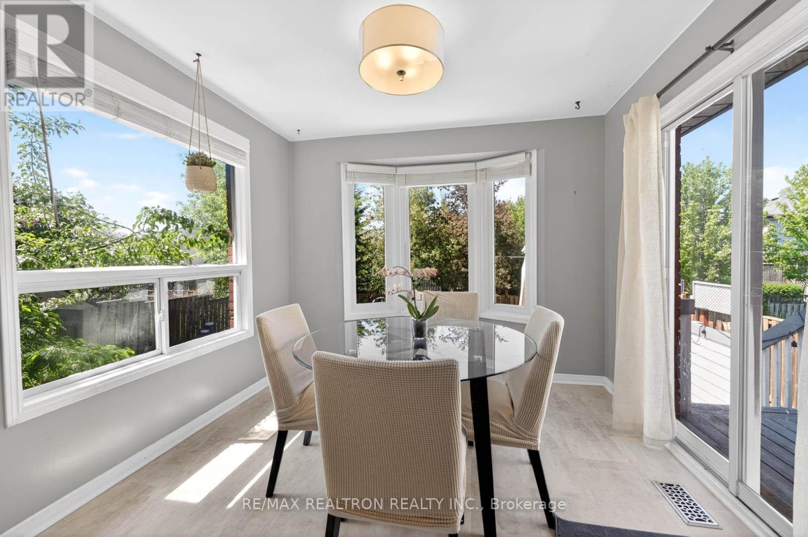 18 CASTILLE CRESCENT - 13