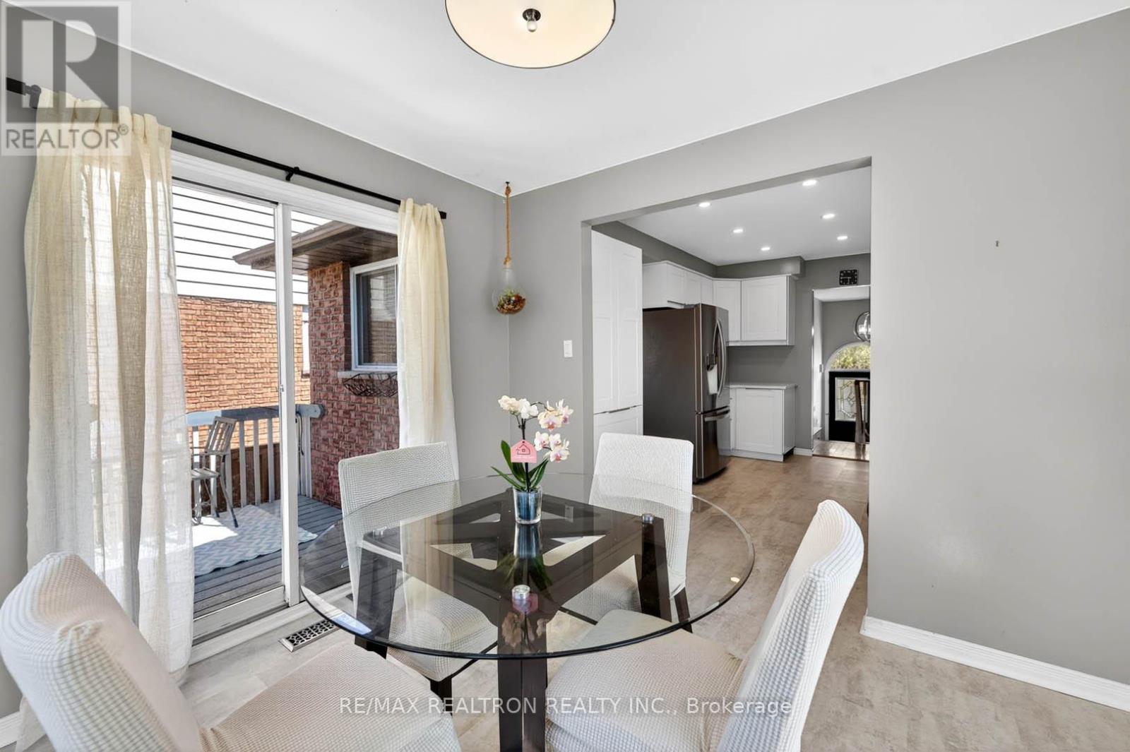 18 CASTILLE CRESCENT - 14
