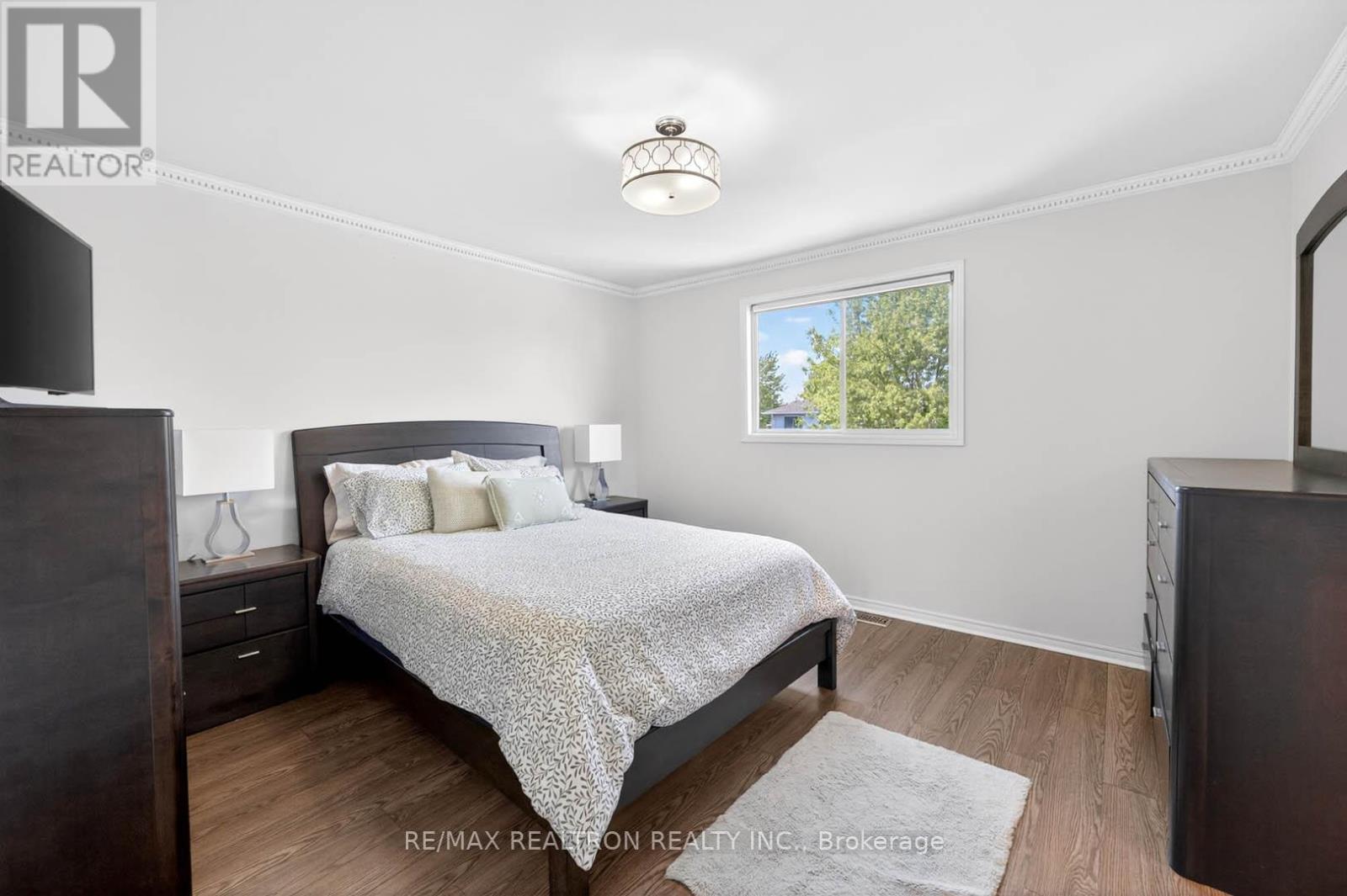 18 CASTILLE CRESCENT - 16