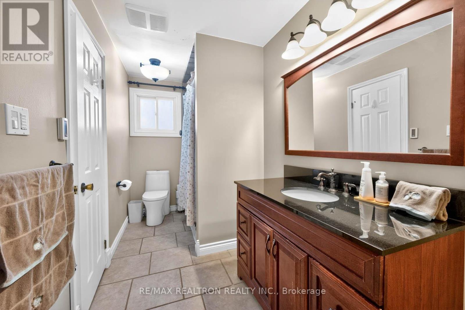 18 CASTILLE CRESCENT - 17