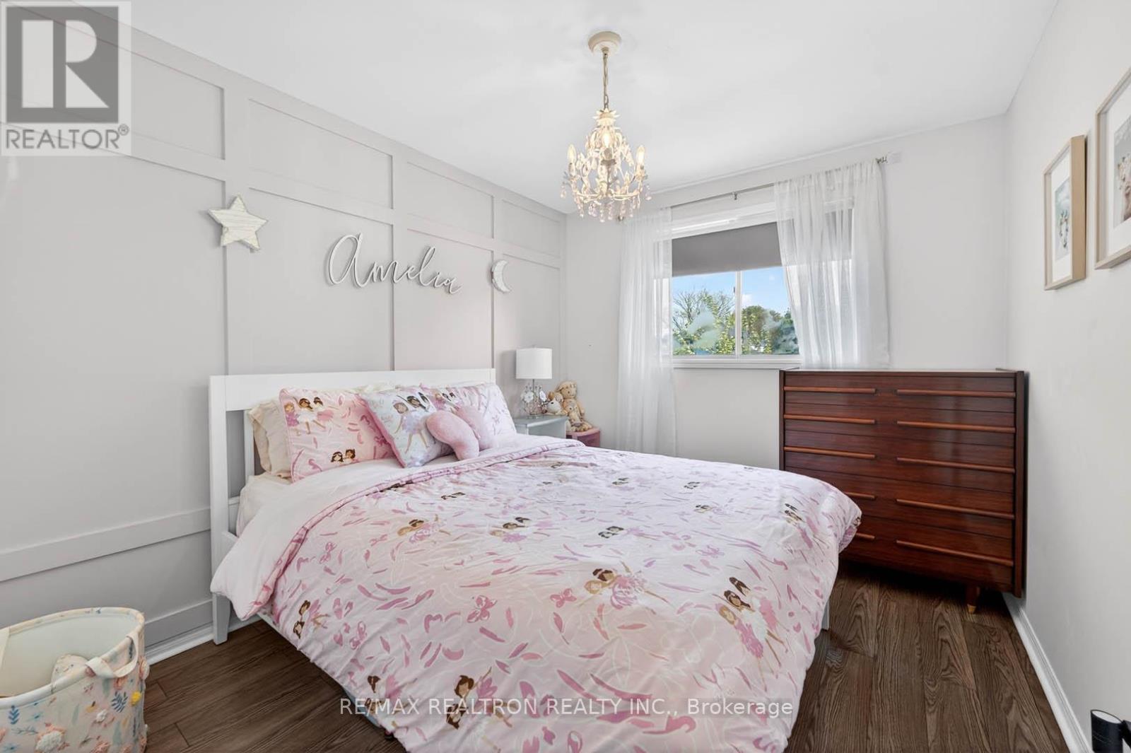 18 CASTILLE CRESCENT - 20