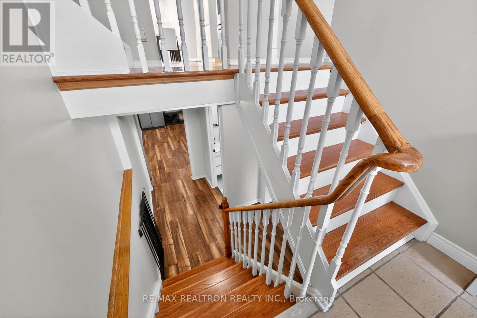 18 CASTILLE CRESCENT - 22