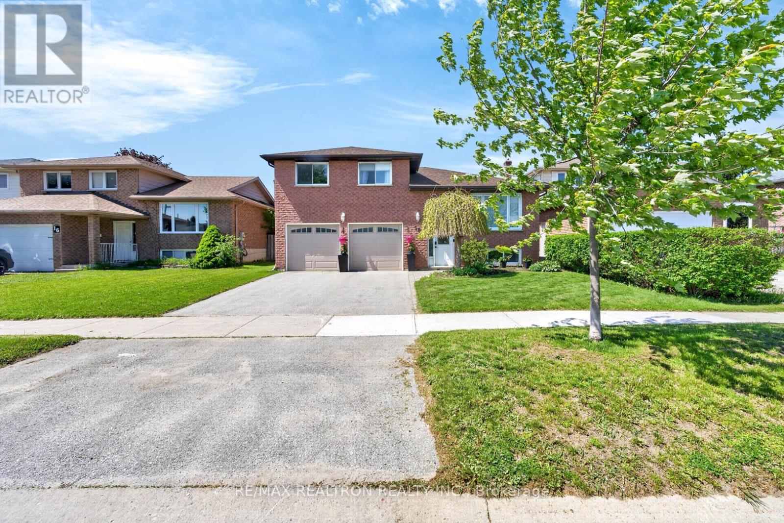 18 CASTILLE CRESCENT - 3