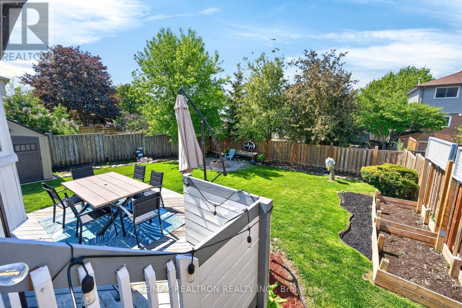 18 CASTILLE CRESCENT - 31