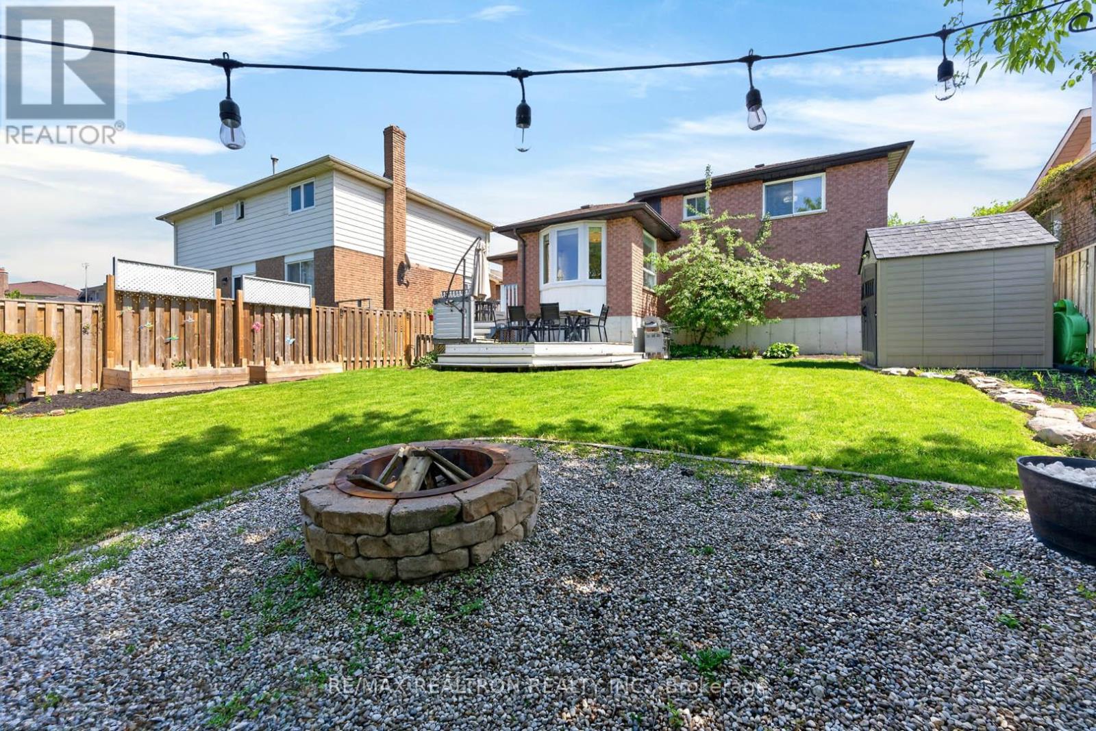 18 CASTILLE CRESCENT - 34