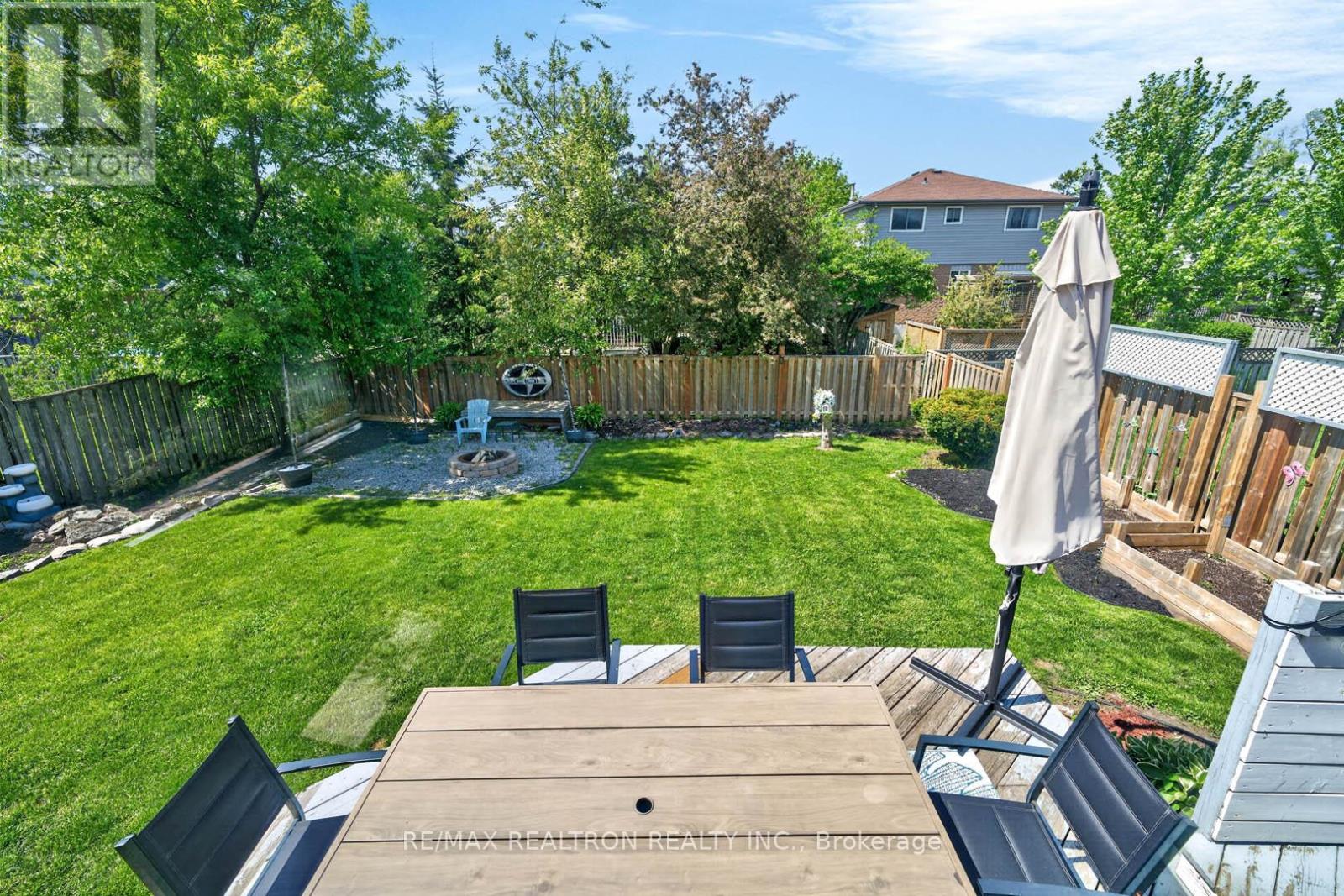 18 CASTILLE CRESCENT - 36