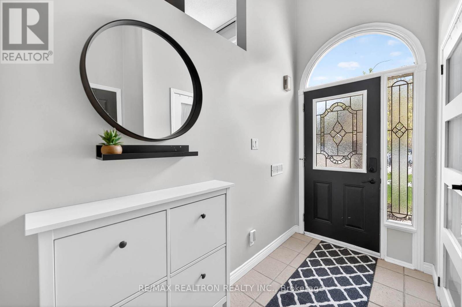 18 CASTILLE CRESCENT - 4
