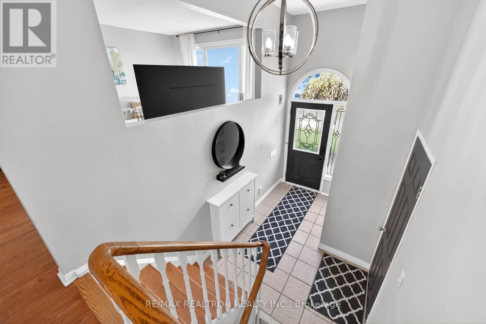 18 CASTILLE CRESCENT - 5
