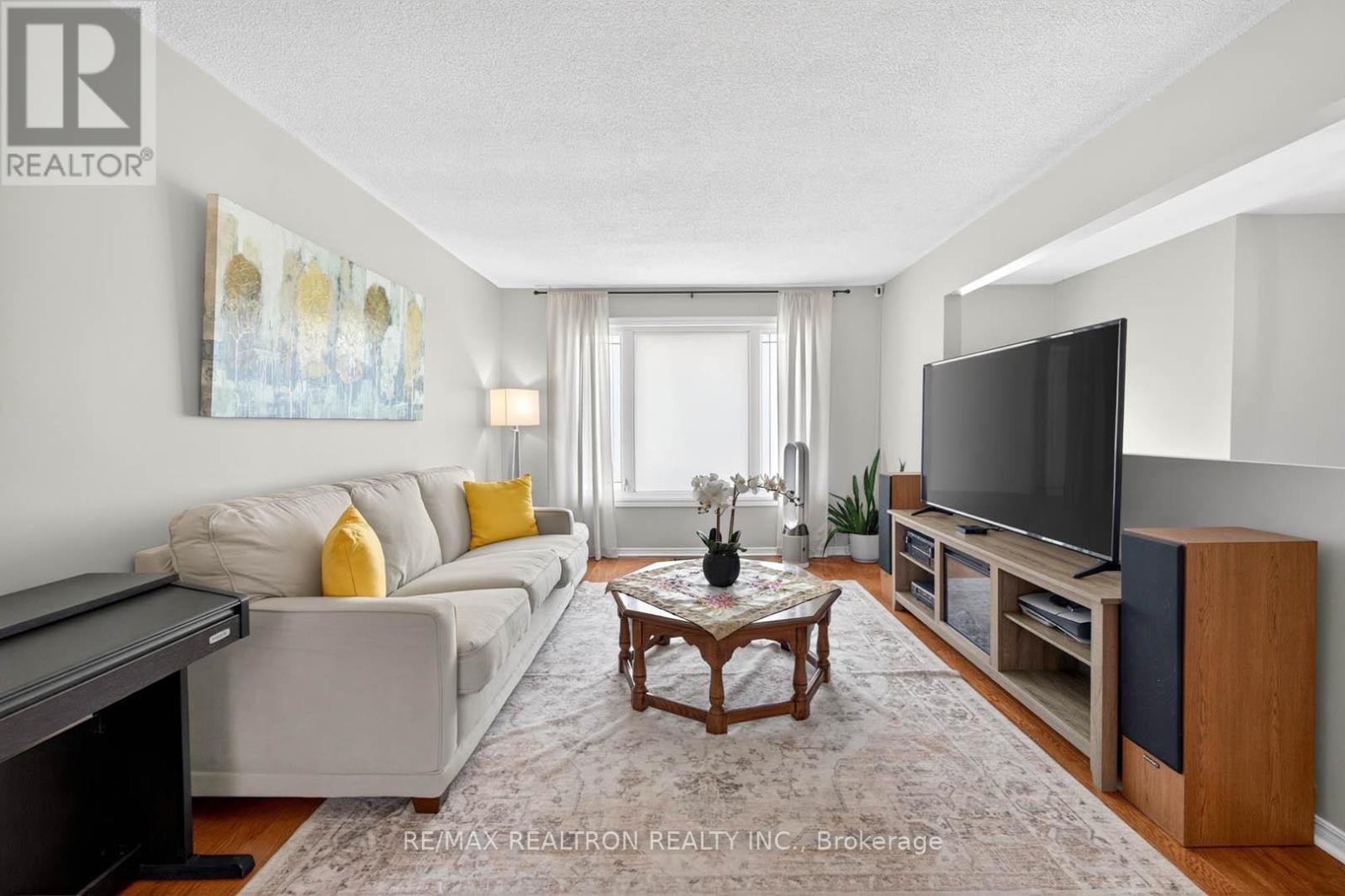 18 CASTILLE CRESCENT - 6