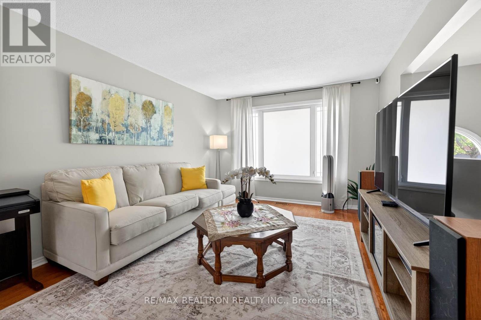 18 CASTILLE CRESCENT - 8