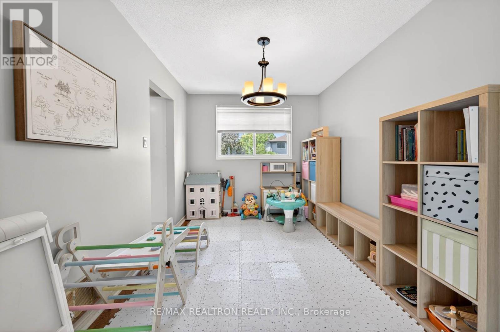 18 CASTILLE CRESCENT - 9