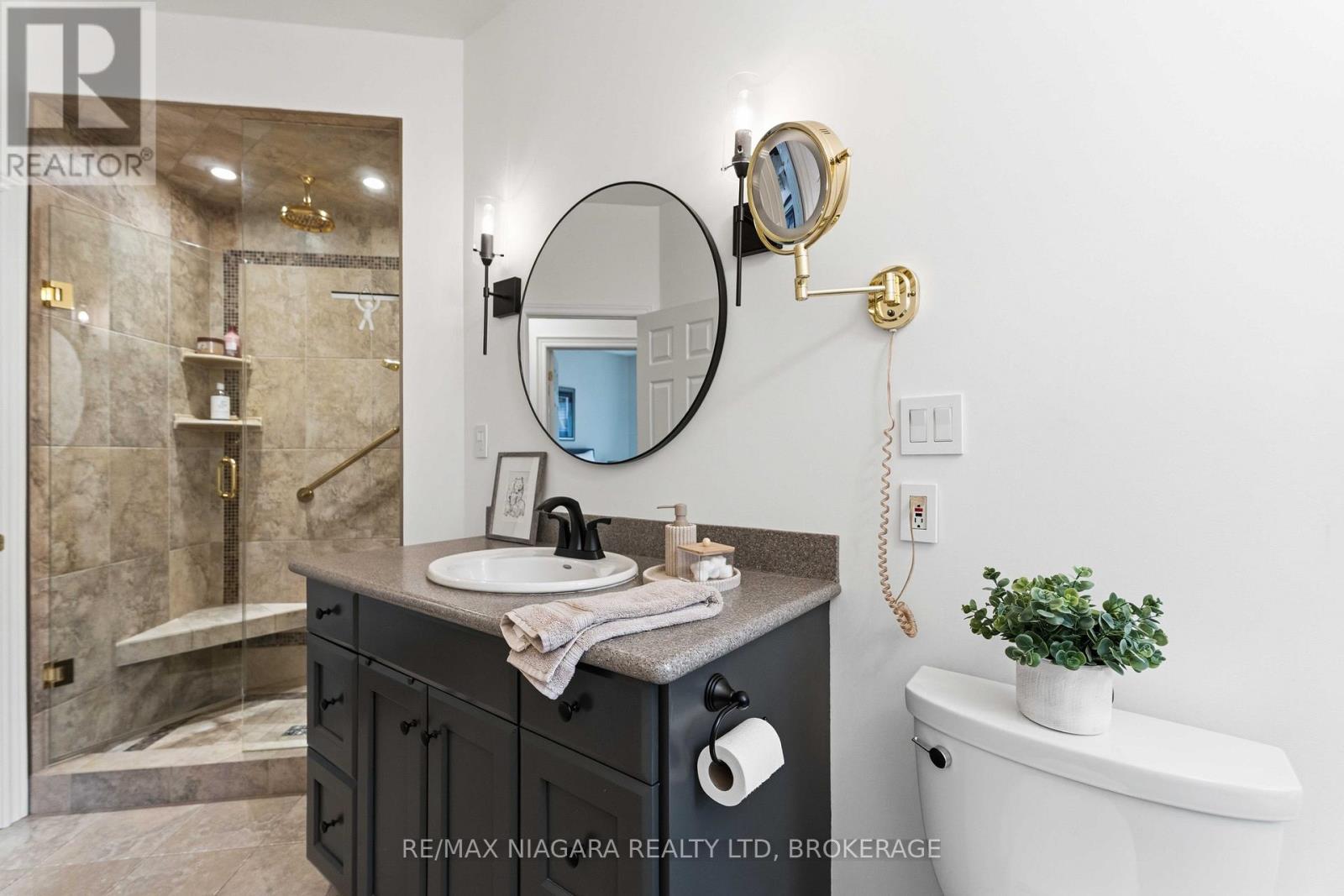5 GRAHAM AVENUE - 24