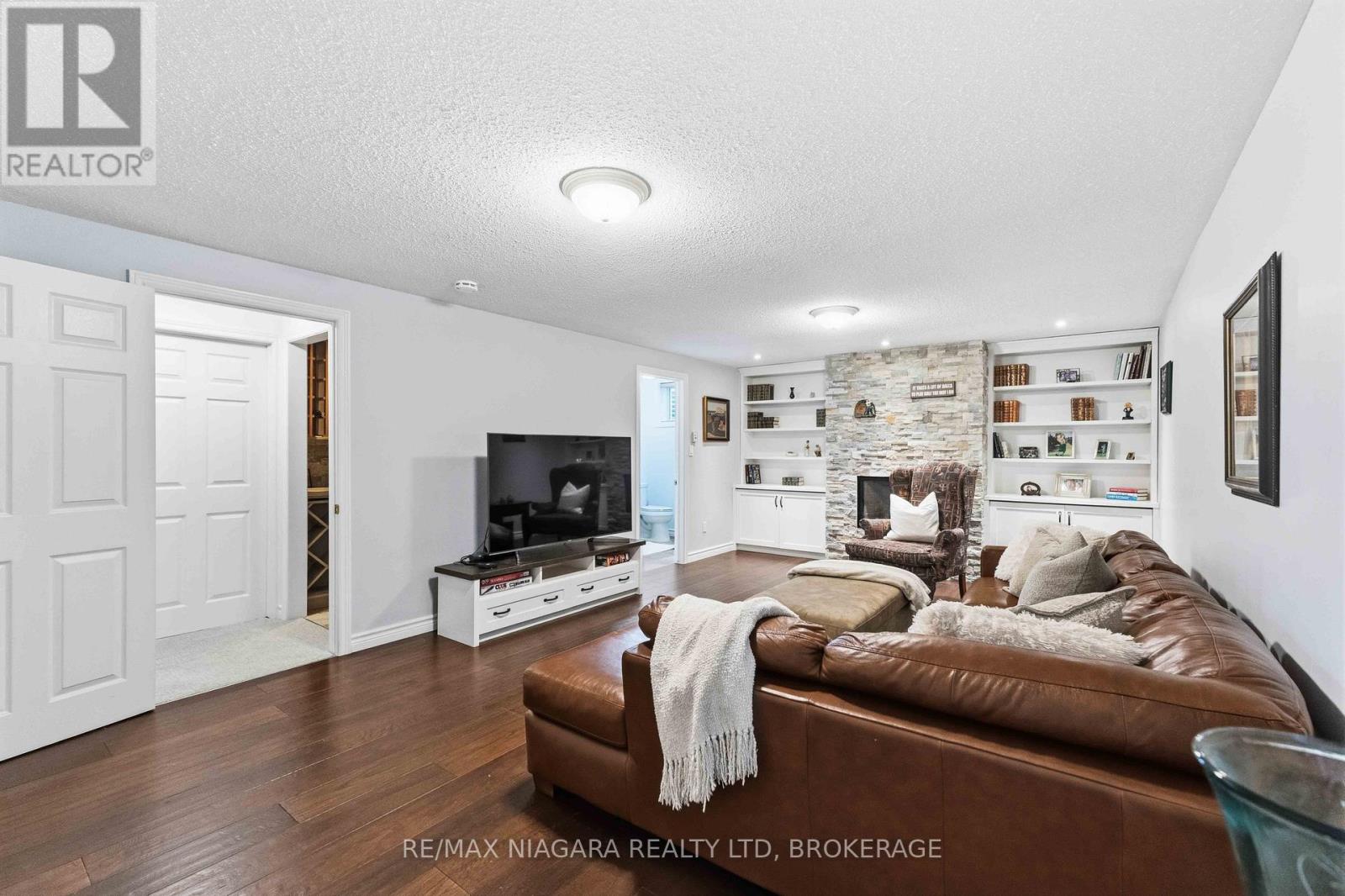 5 GRAHAM AVENUE - 26
