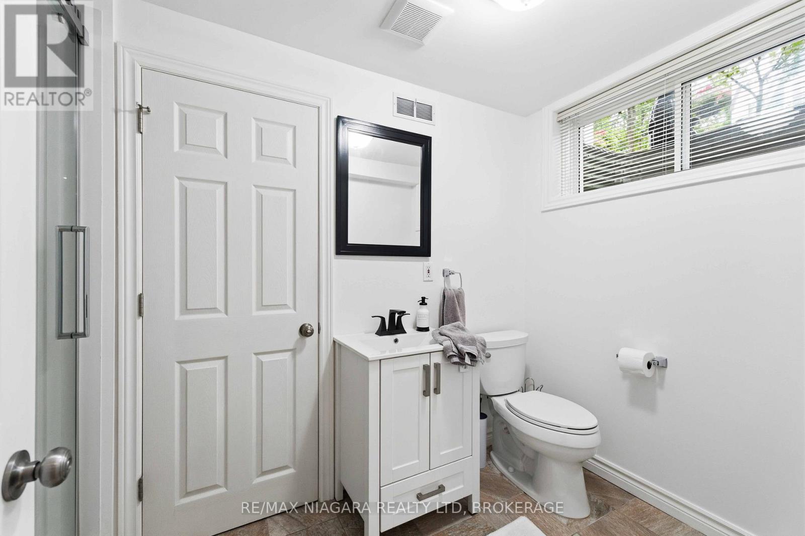 5 GRAHAM AVENUE - 30