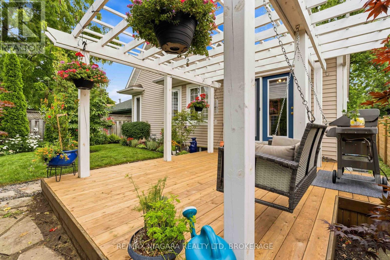 5 GRAHAM AVENUE - 32
