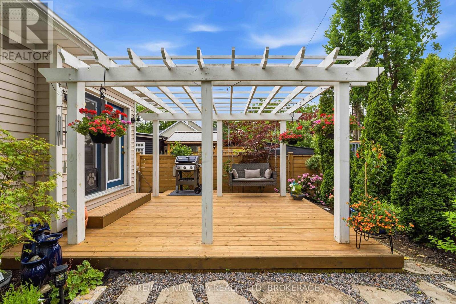 5 GRAHAM AVENUE - 33