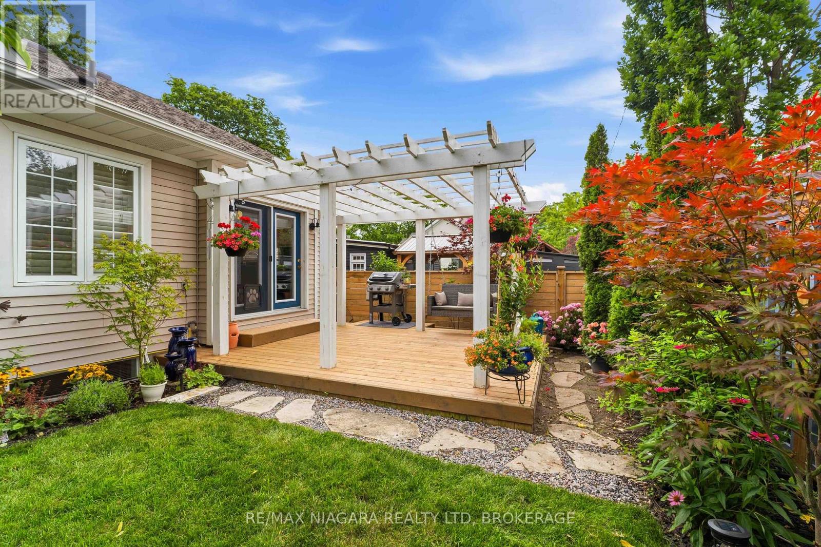 5 GRAHAM AVENUE - 34