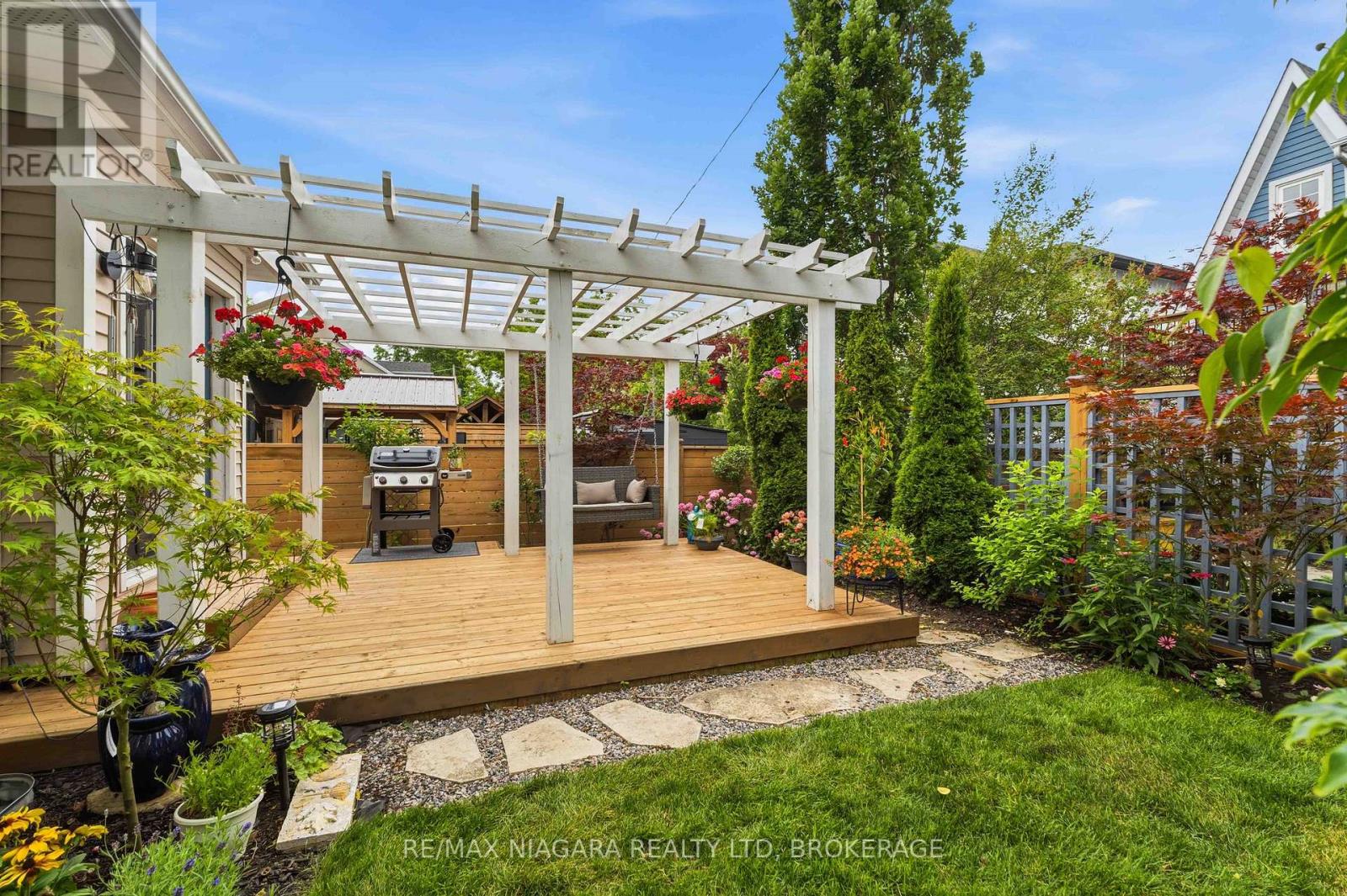 5 GRAHAM AVENUE - 35