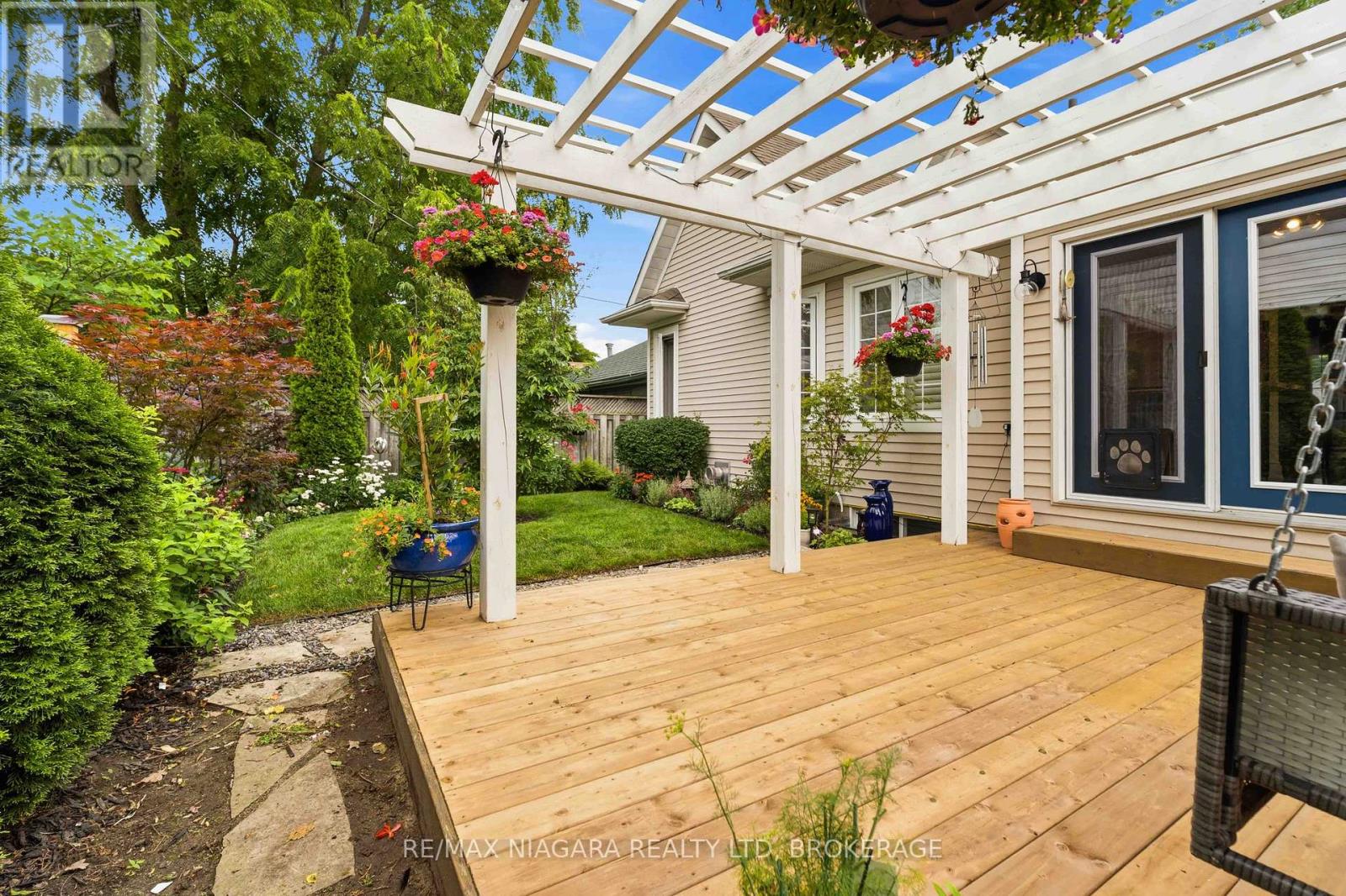 5 GRAHAM AVENUE - 36
