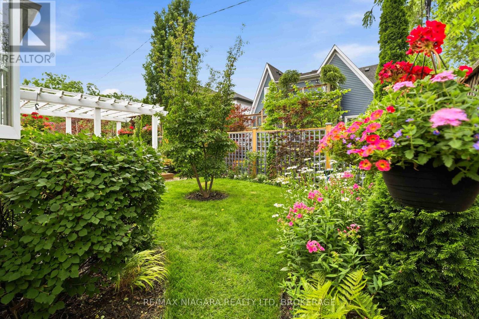 5 GRAHAM AVENUE - 40