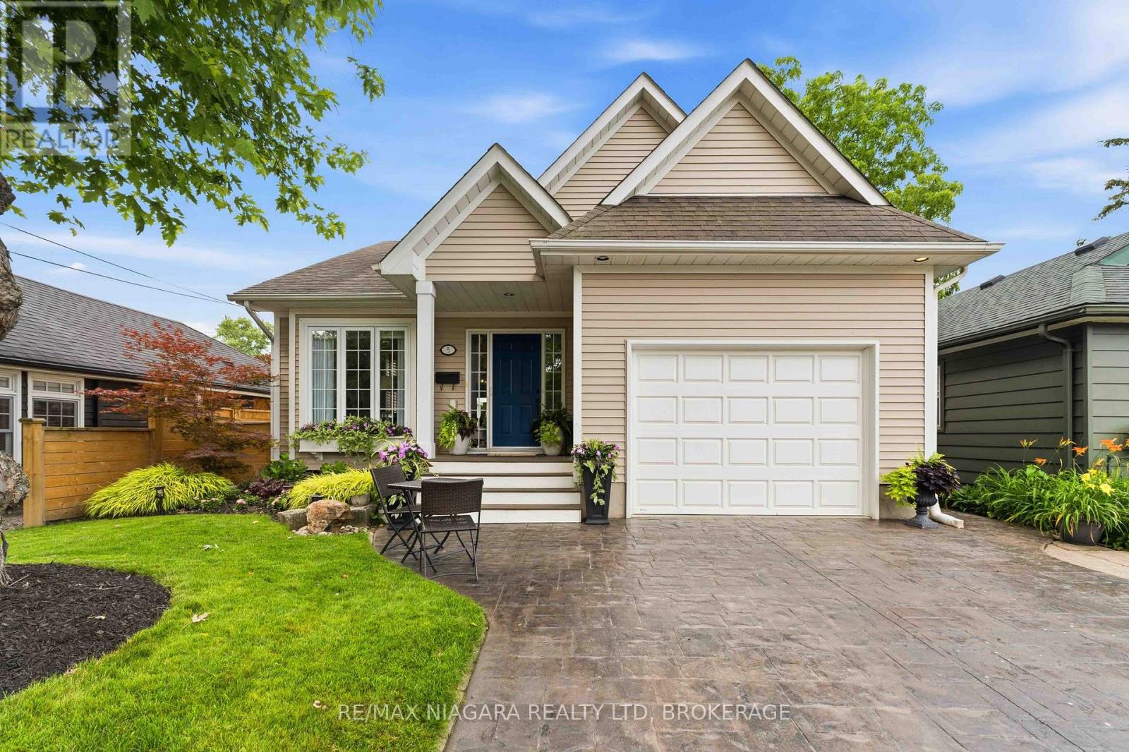 5 GRAHAM AVENUE - 41