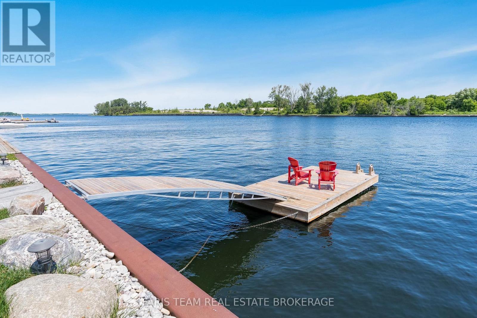 7 DOCK LANE - 32