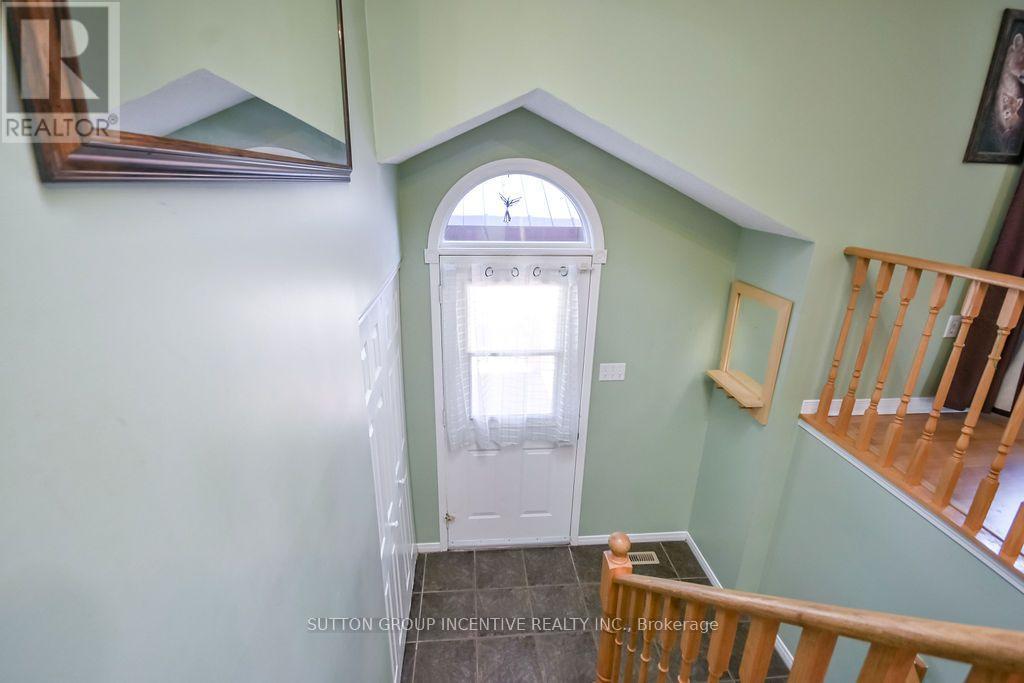 10 PALLING LANE - Image 15