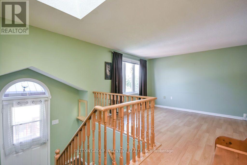 10 PALLING LANE - Image 16