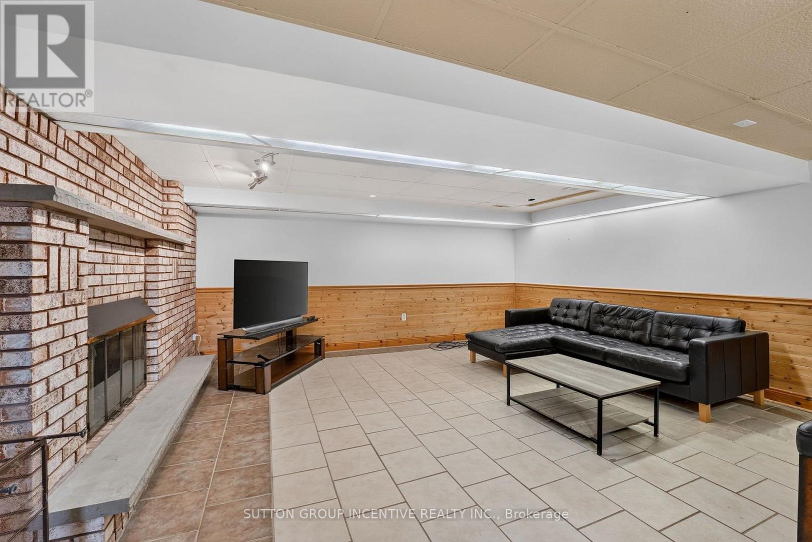 1209 ST VINCENT STREET N - 33