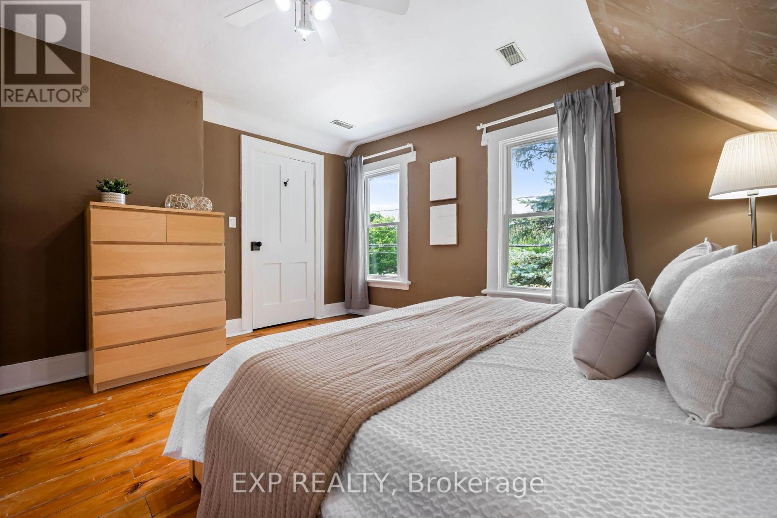 39 TOWNLINE - Image 35