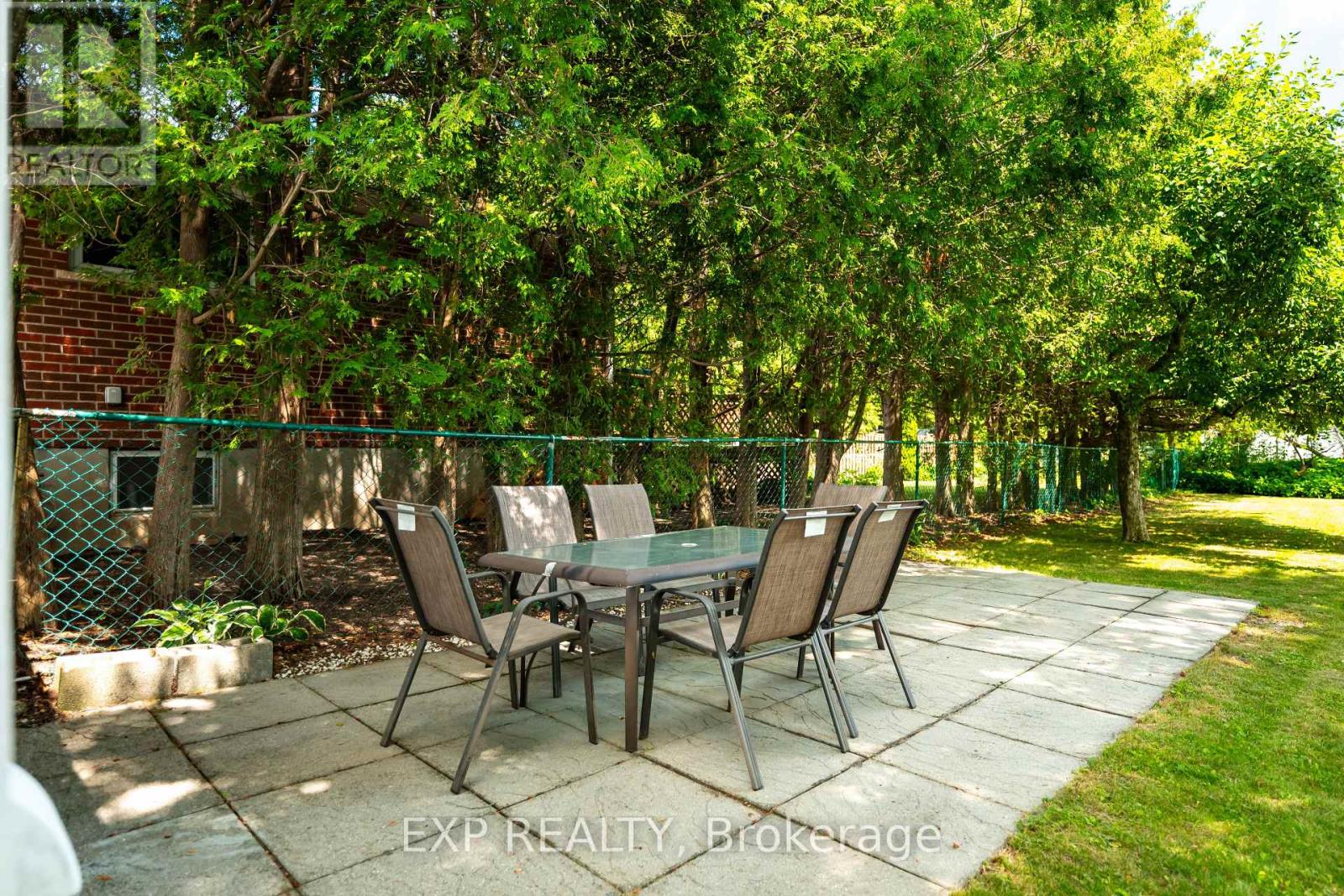 39 TOWNLINE - Image 44