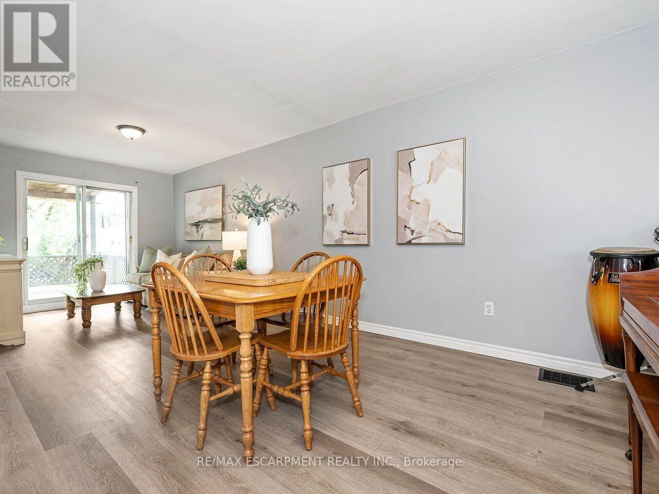 52 STAPLETON AVENUE N - 13
