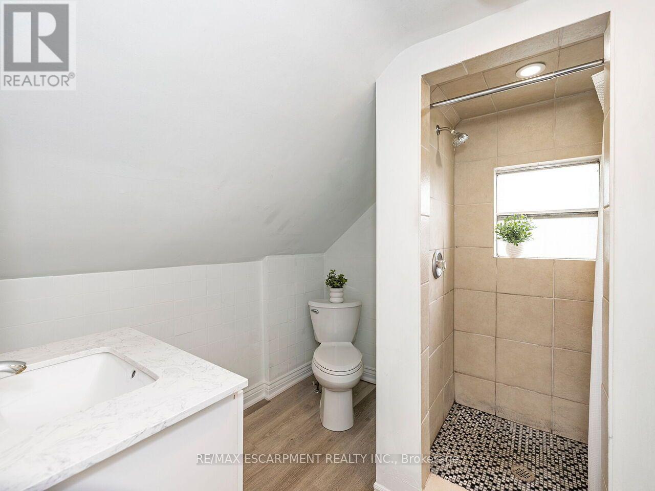 52 STAPLETON AVENUE N - 20