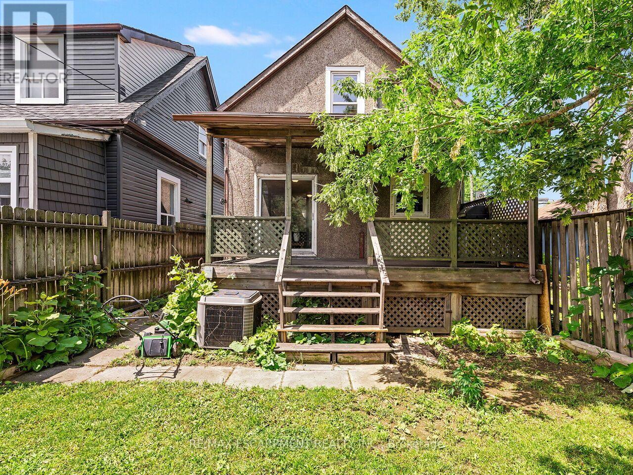 52 STAPLETON AVENUE N - 25