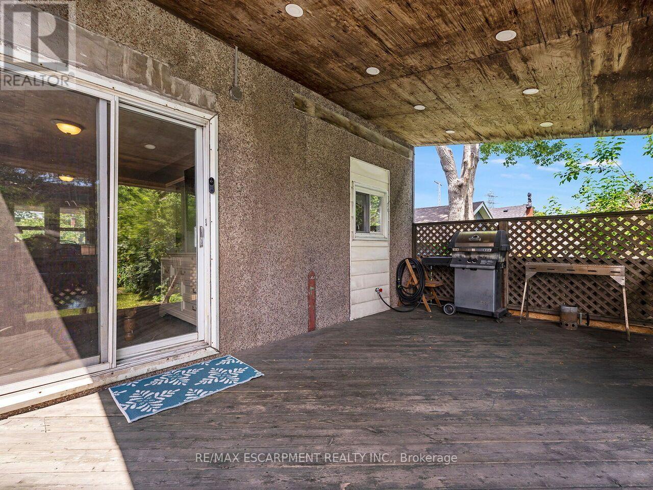52 STAPLETON AVENUE N - 29
