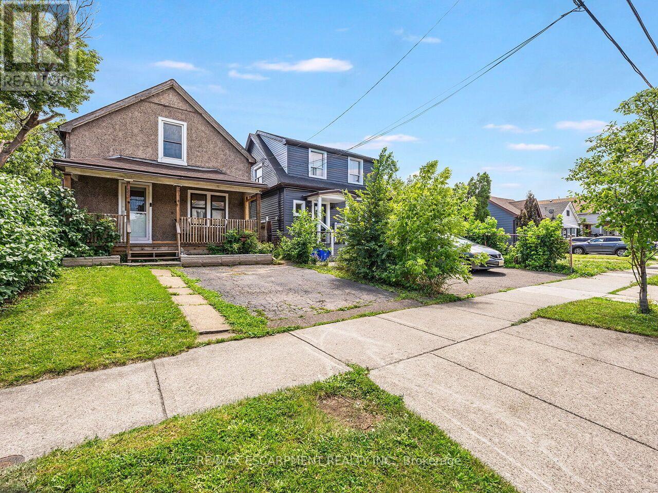 52 STAPLETON AVENUE N - 30