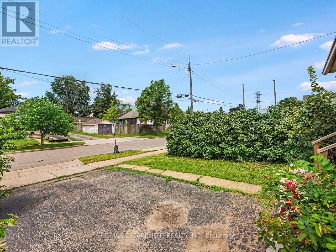 52 STAPLETON AVENUE N - 31