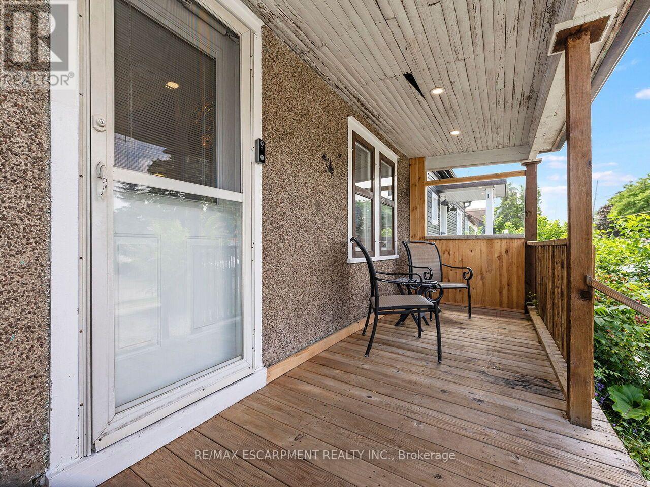 52 STAPLETON AVENUE N - 33