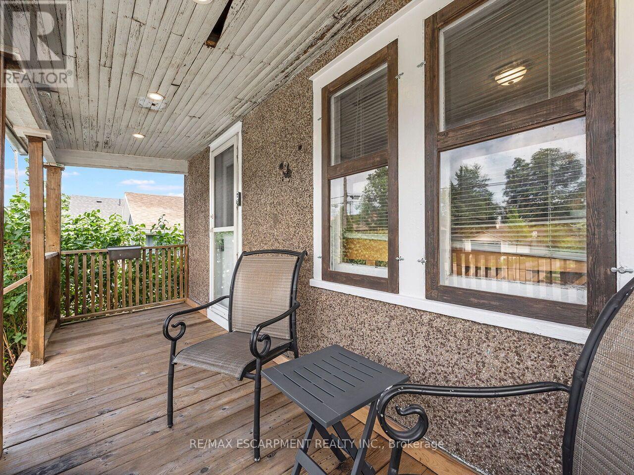 52 STAPLETON AVENUE N - 34