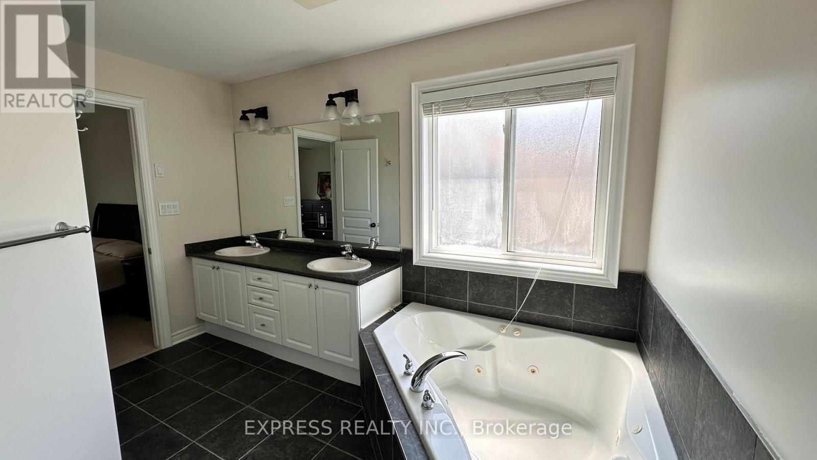 1171 DEXTER DRIVE - Image 24