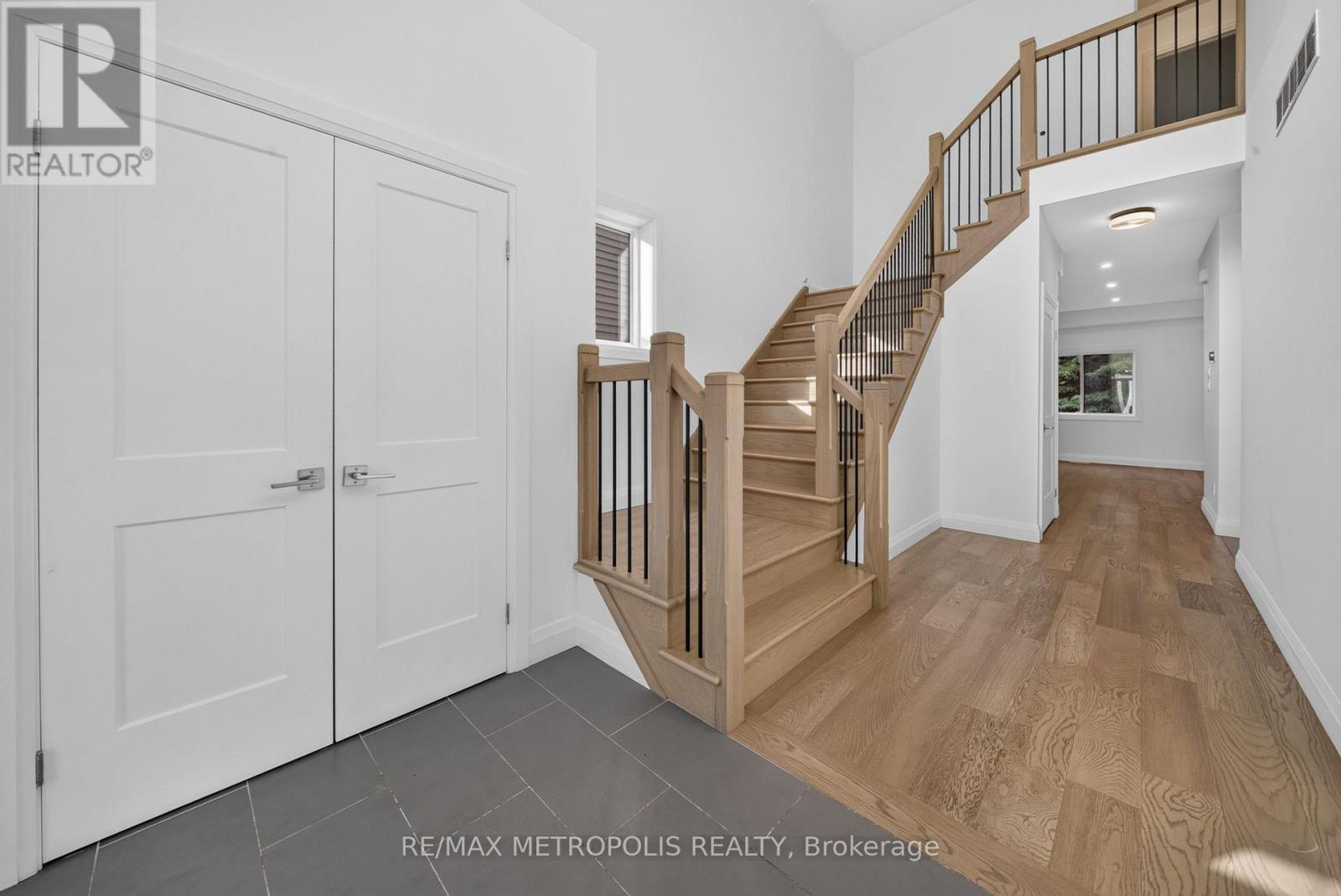 55 RUSS STREET — photo 2