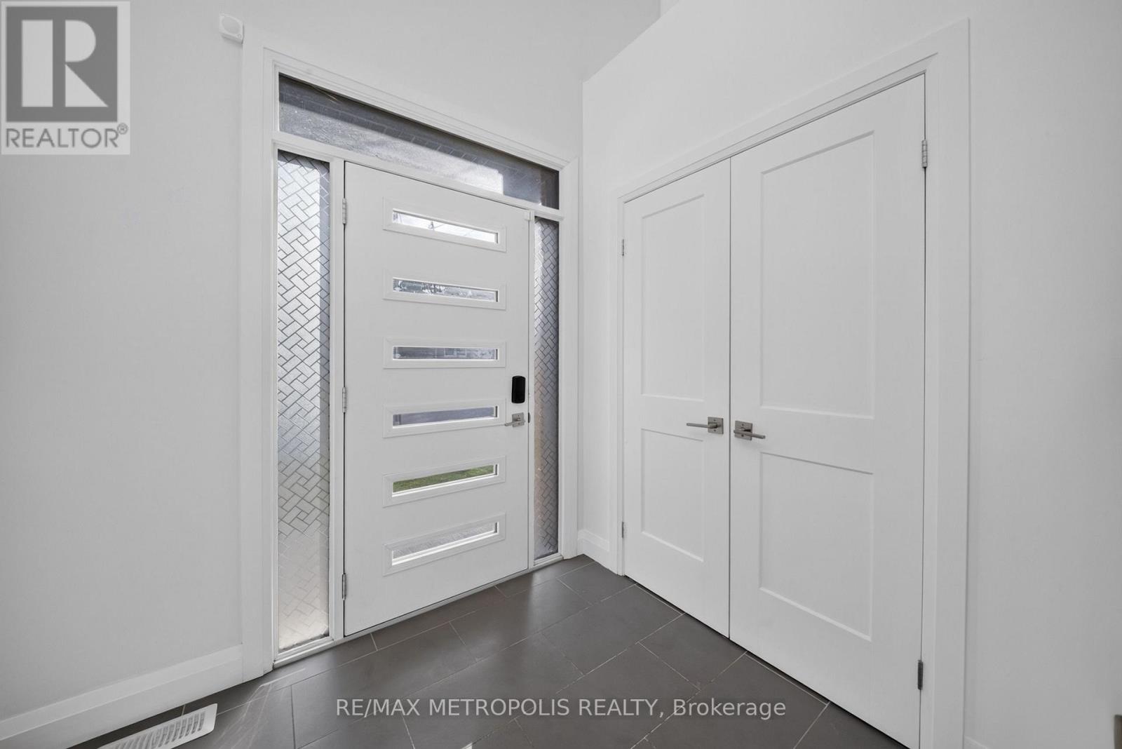 55 RUSS STREET — photo 3