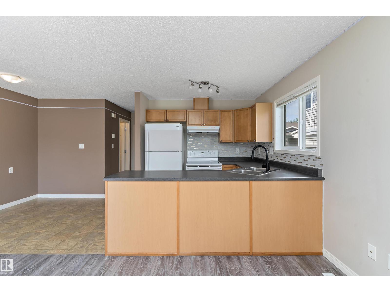 #56 130 HYNDMAN CR NW - 10