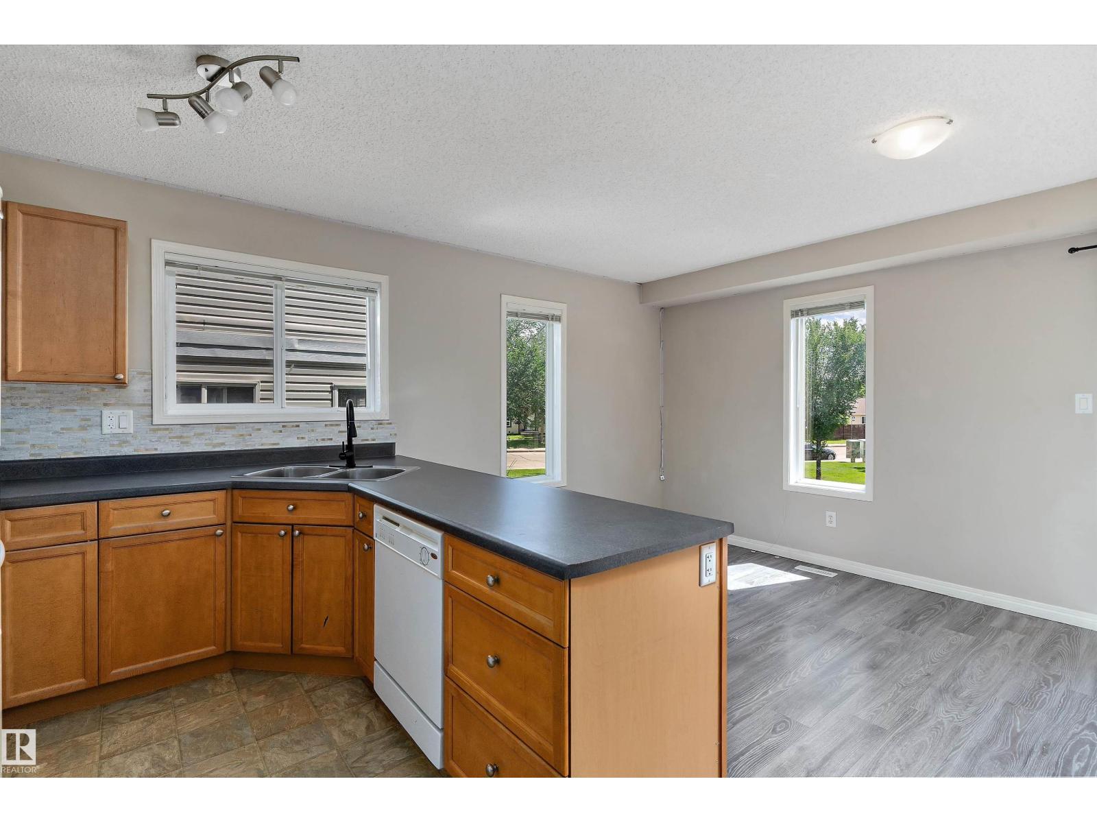 #56 130 HYNDMAN CR NW - 12
