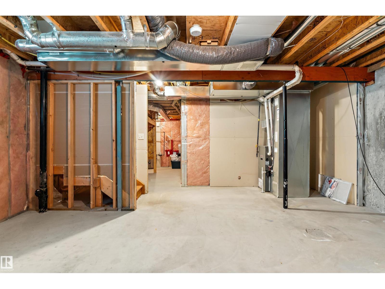 #56 130 HYNDMAN CR NW - 26