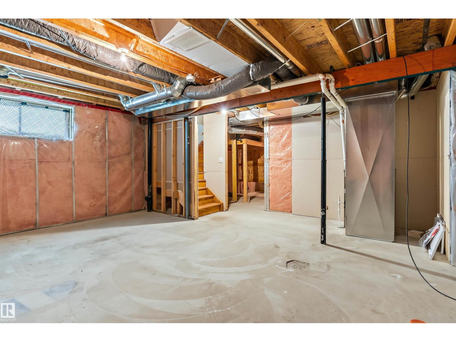 #56 130 HYNDMAN CR NW - 27