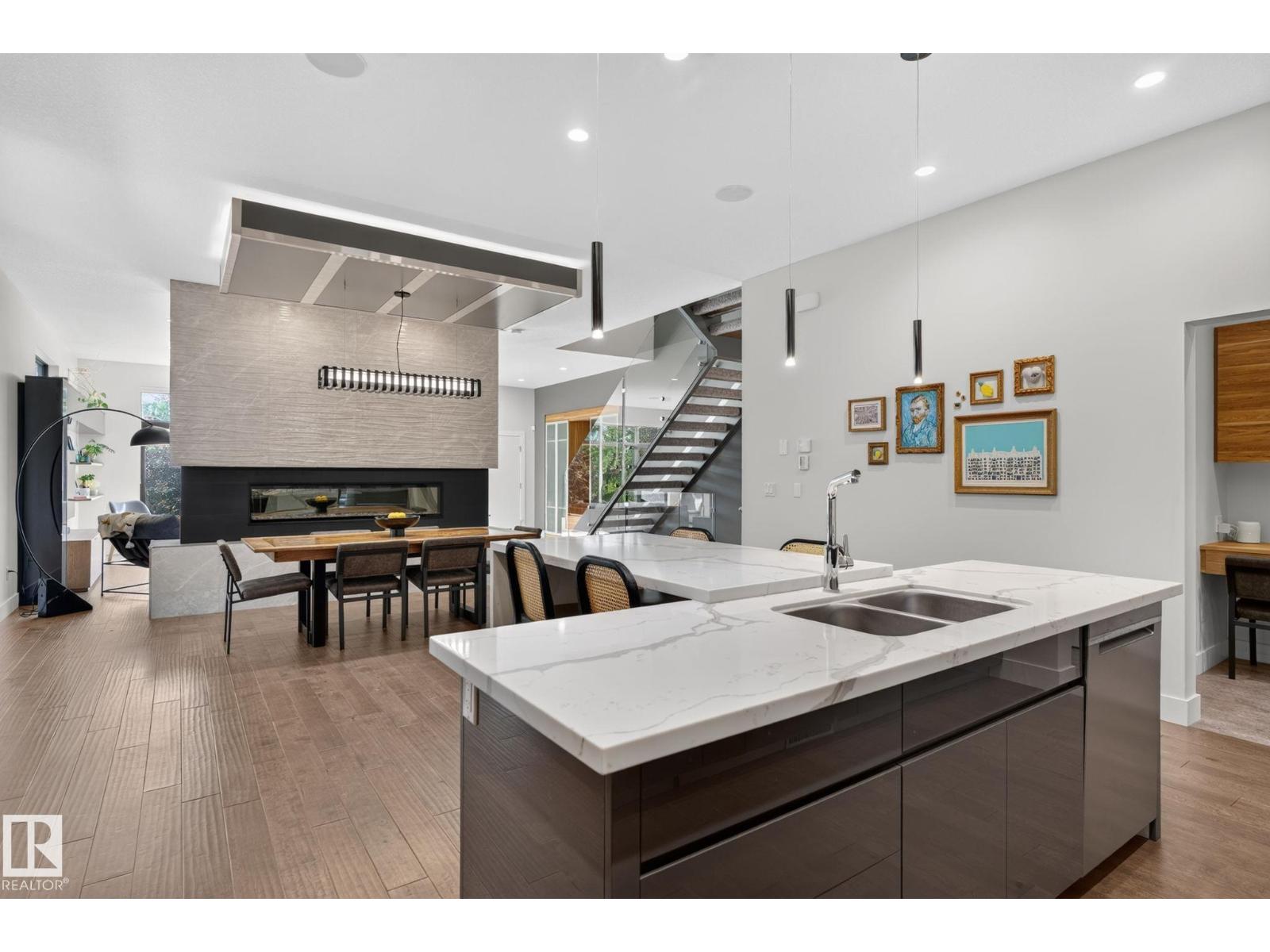 143B LAURIER DR NW - 18